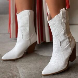 BRAND NEW | BEST SELLER | 
White Croc-Embossed Western Boots